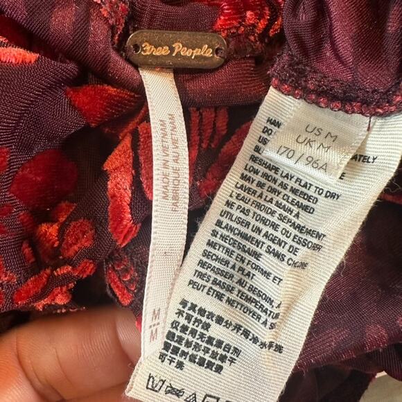 Free People Red Velvet Peasant Top Sz M Boho Whimsigoth Blouse Puff Sleeve Indie - Picture 4 of 9